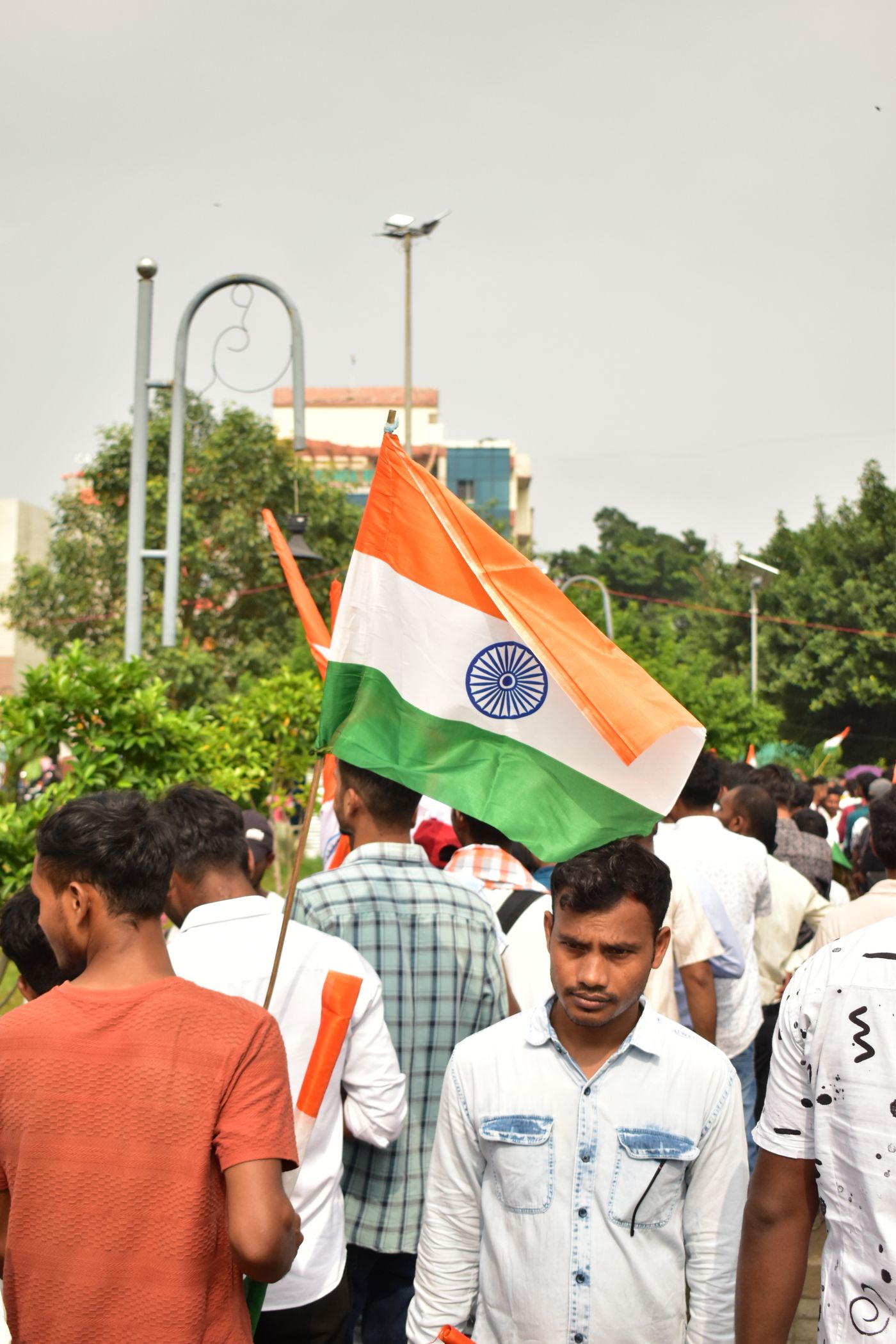 Indian crowd holding the national flag